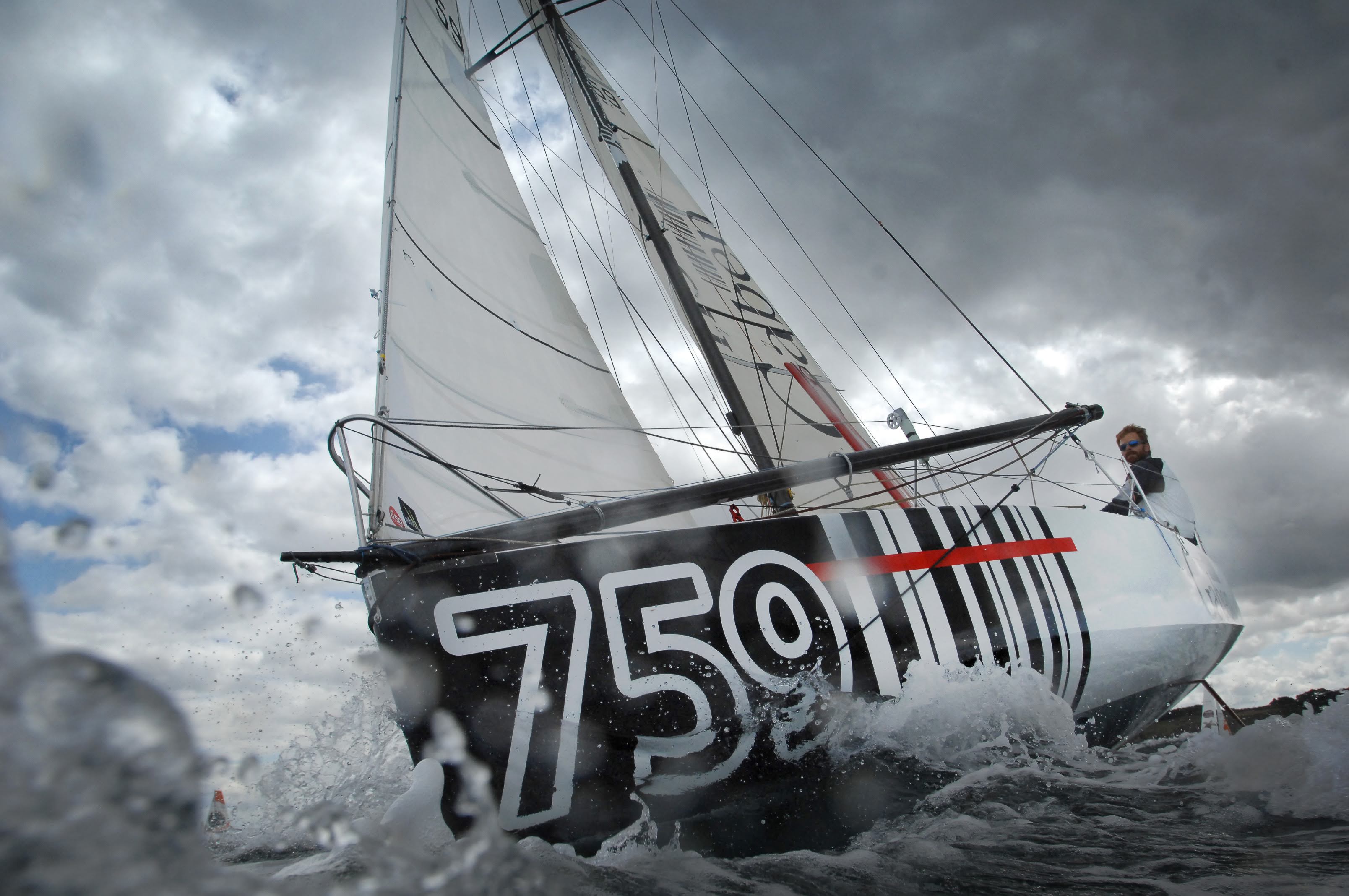 Offshore sailing close to the waterline